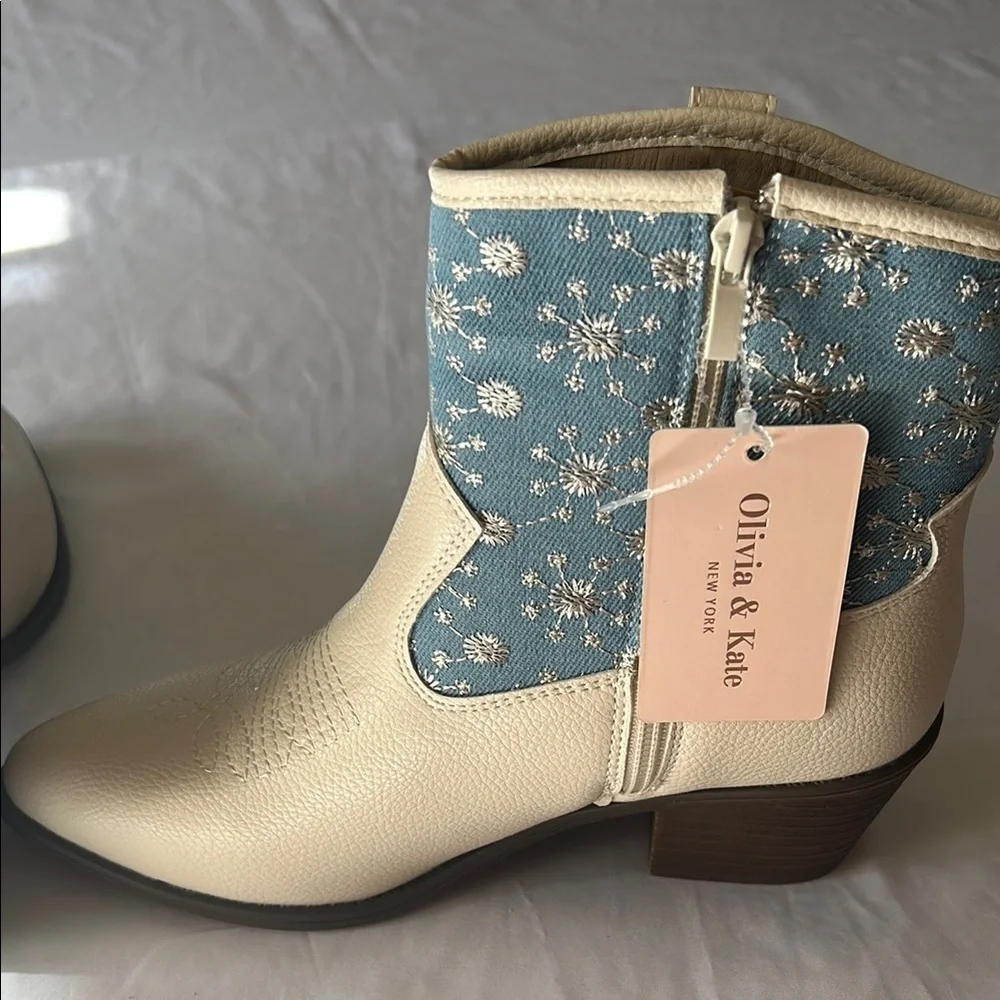 Stylish Cream and Blue Ankle Boots with Elastic Panels